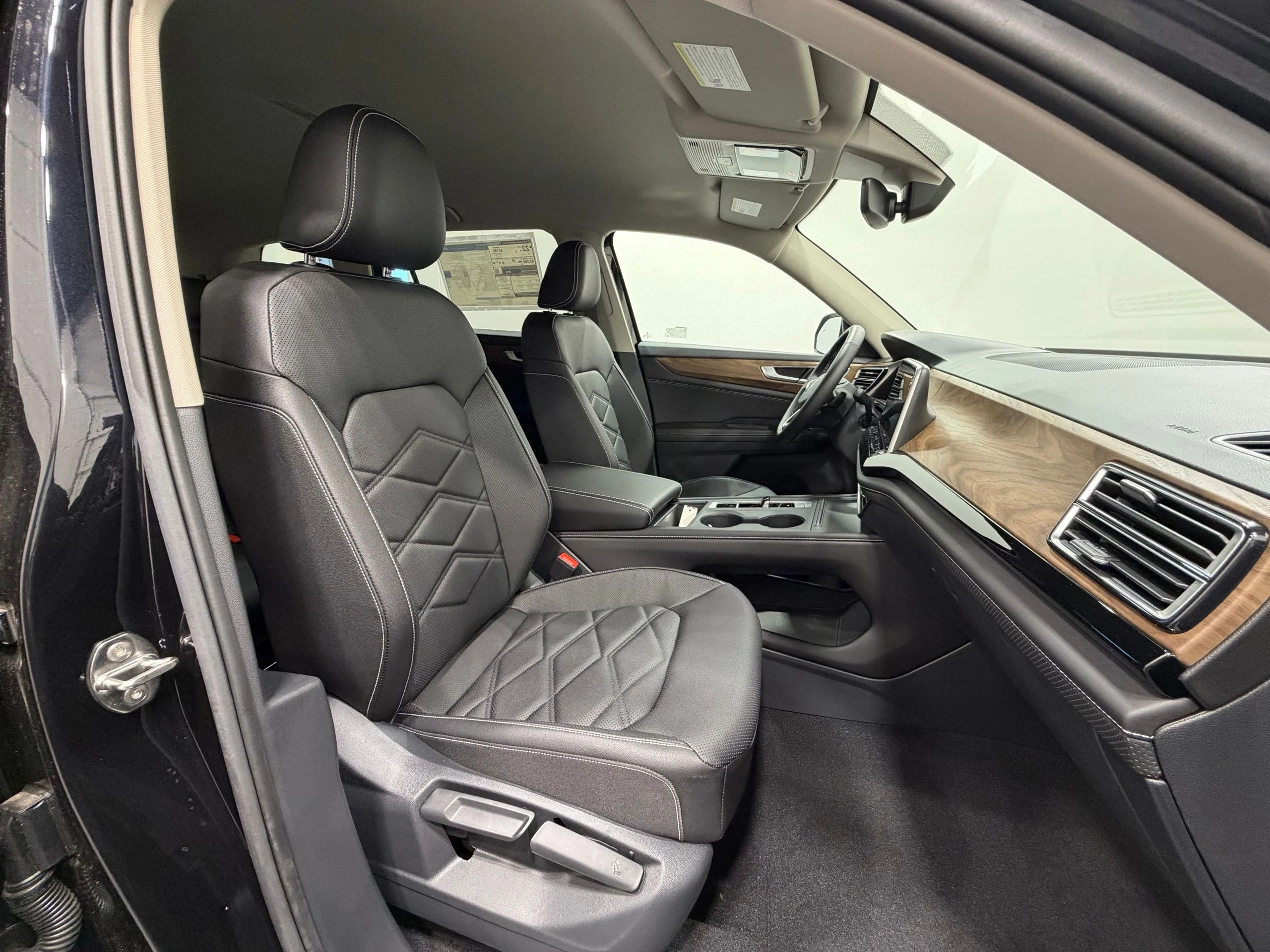 New 2026 Black Volkswagen 2.0T SE image 32