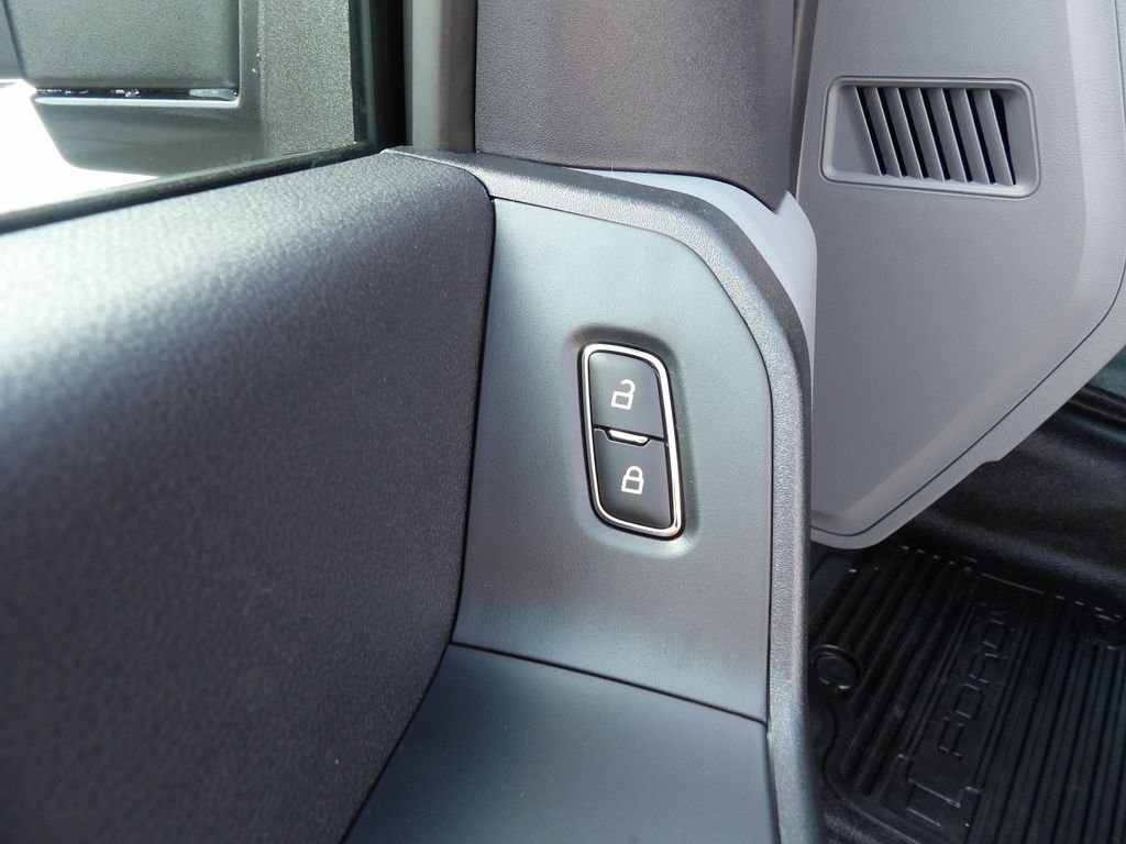 New 2026 Oxford White Ford F-250® XL image 9