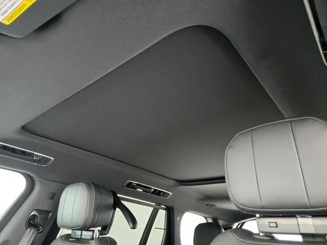 New 2026 Santorini Black Land Rover SE image 11