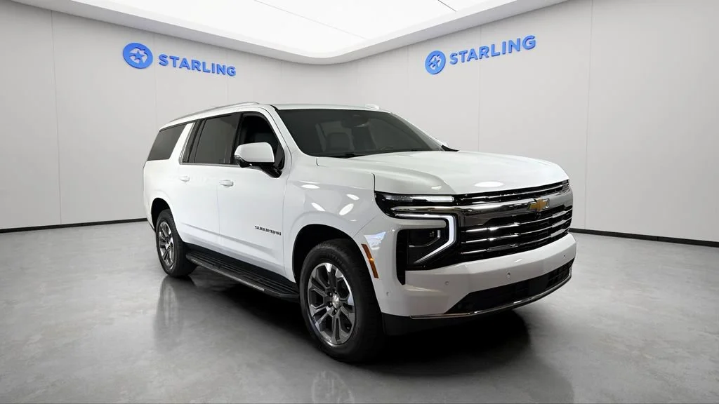 Used 2025 Summit White Chevrolet LT image 14