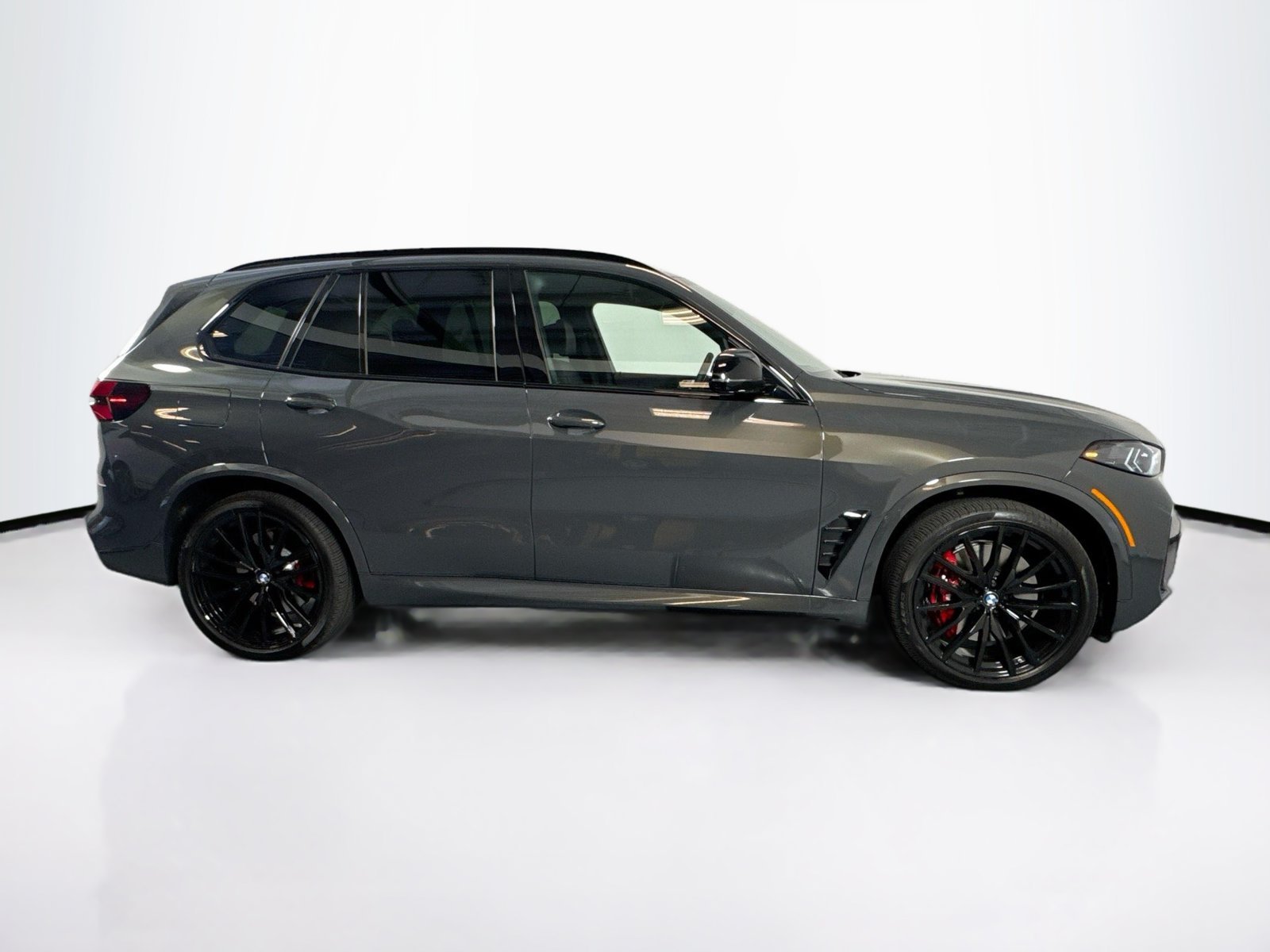 Used 2026 Dravit Grey Metallic BMW M60i image 8