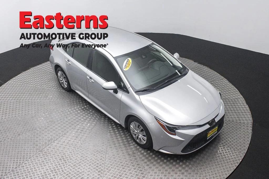 Used 2022 Silver Toyota LE image 3