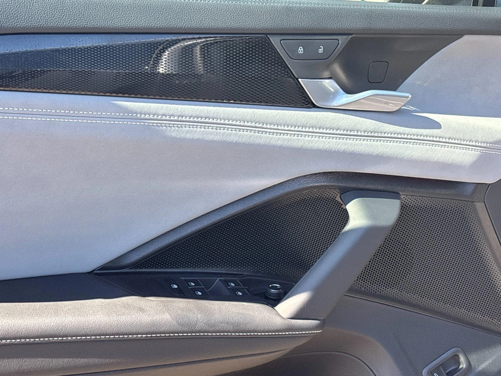 New 2026 Platinum Gray Metallic Volkswagen SE image 13
