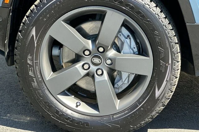 Certified Used 2025 Blue Land Rover X-Dynamic SE image 24