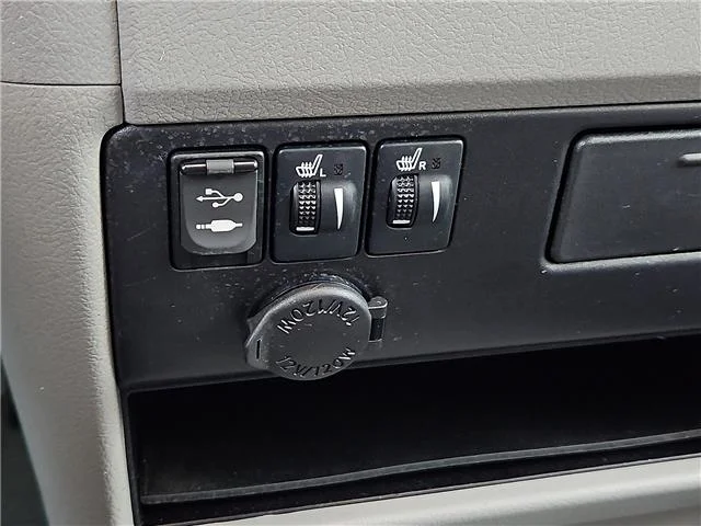 Used 2017 Predawn Gray Mica Toyota XLE 8 Passenger Front-wheel Drive Passenger image 14