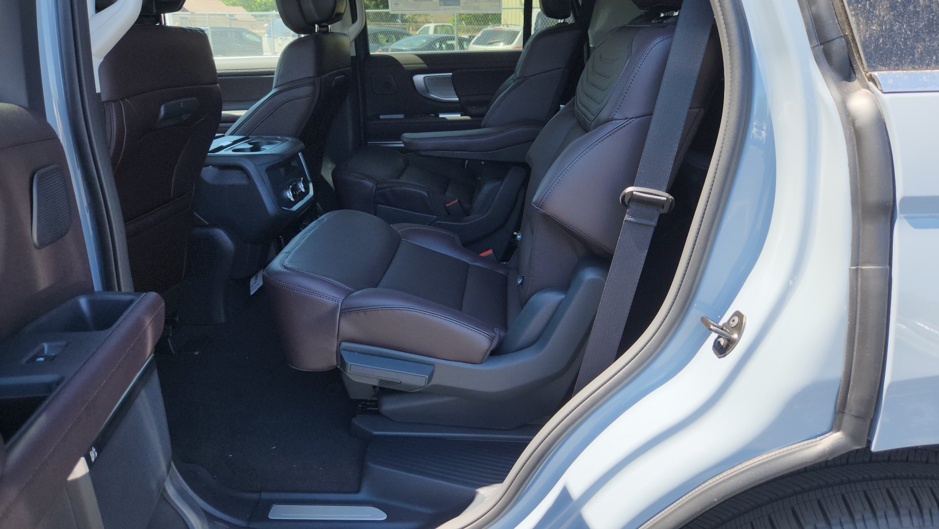 New 2027 Glacier Gray Metallic Tri-Coat Ford Platinum image 15