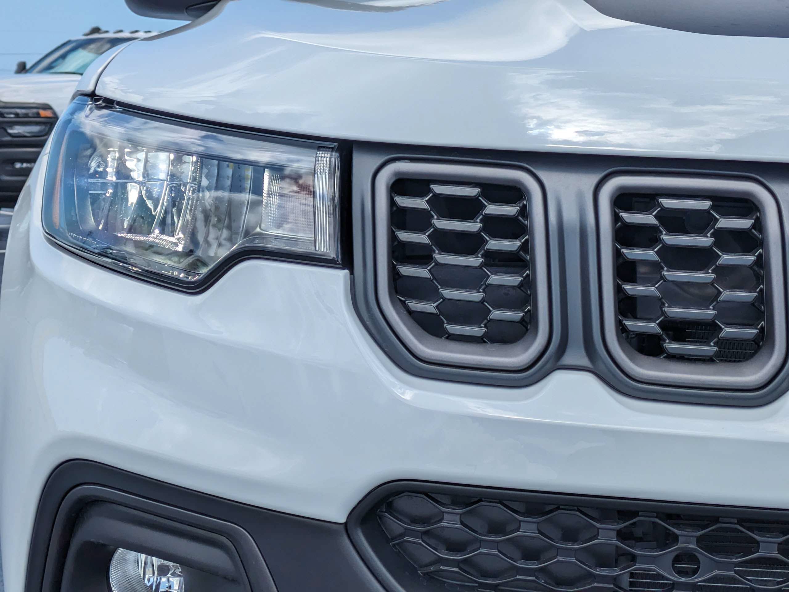 New 2026 Bright White Clear-Coat Exterior Paint Jeep Trailhawk image 9