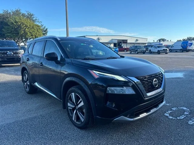 Used 2021 Black Nissan Platinum image 3