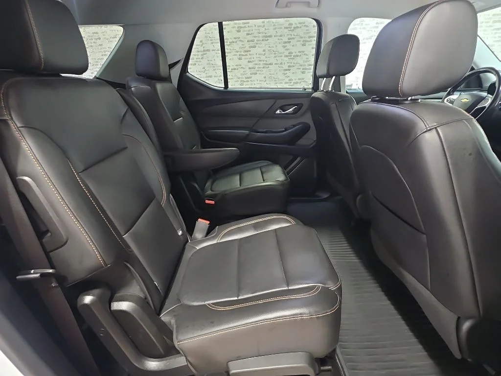 Used 2021 Iridescent Pearl Tricoat Chevrolet LT Leather image 10