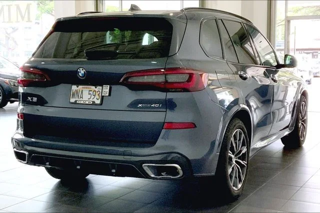 Used 2022 Arctic Grey Metallic BMW xDrive40i image 12