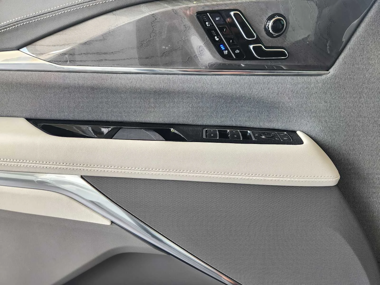 New 2026 Luna Metallic Cadillac Sport image 16
