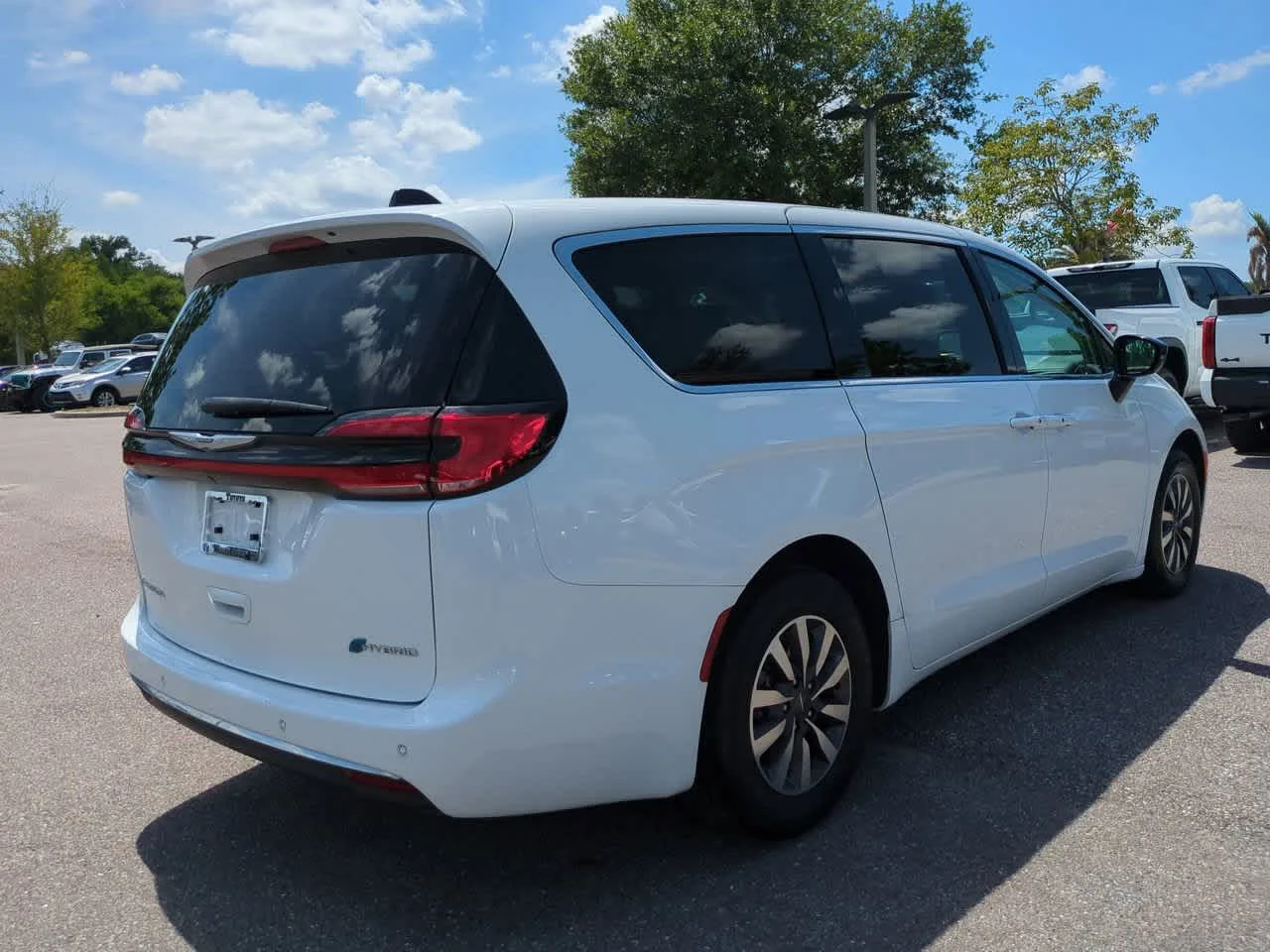 Used 2024 Bright White Clearcoat Chrysler Hybrid Select image 6