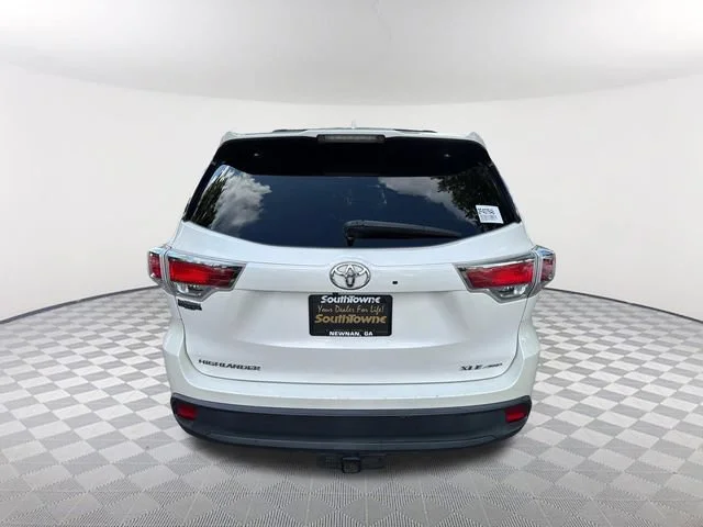 Used 2015 White Toyota XLE V6 image 6