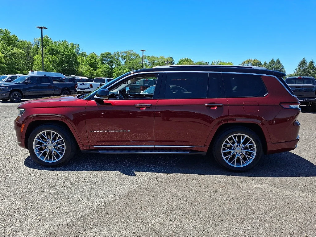 Used 2022 Velvet Red Pearlcoat Jeep Summit image 7
