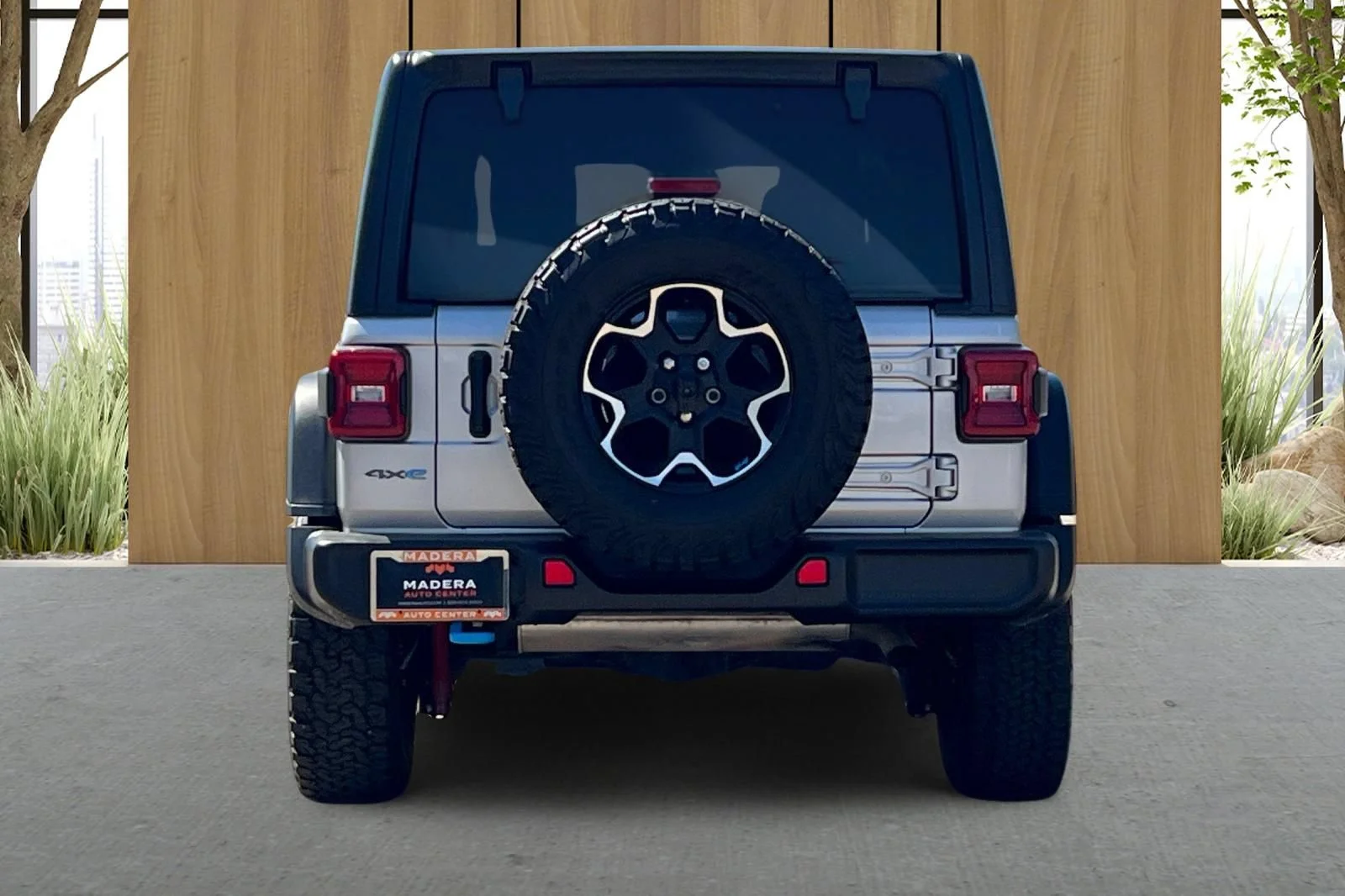 Used 2023 Silver Jeep Rubicon image 5
