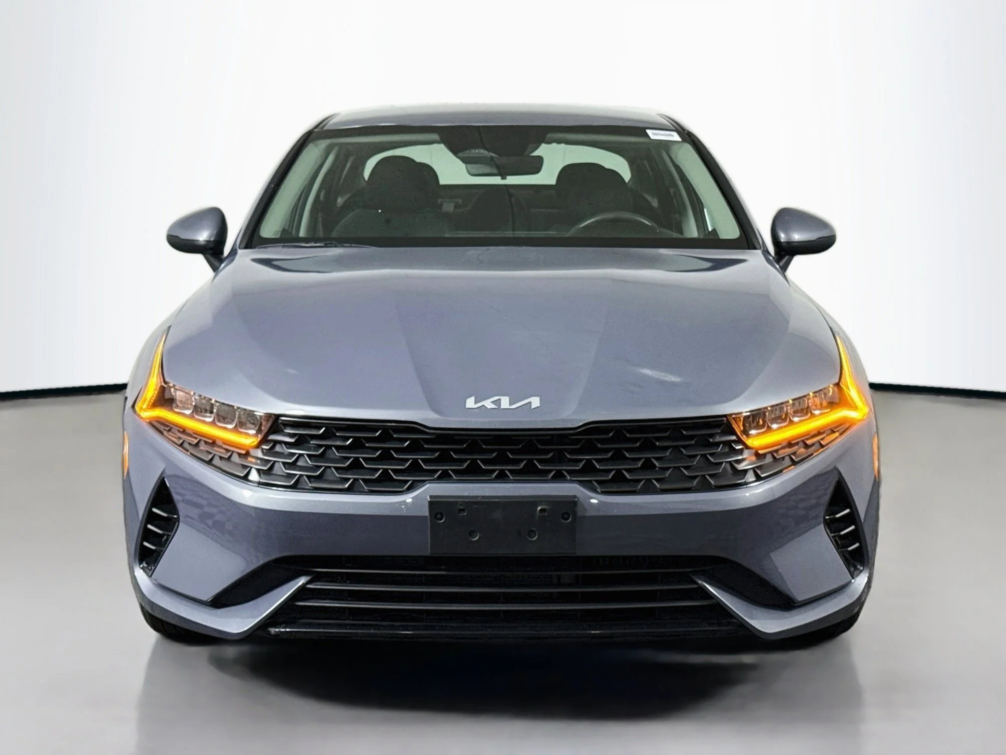 Used 2023 Everlasting Silver Kia LXS image 2