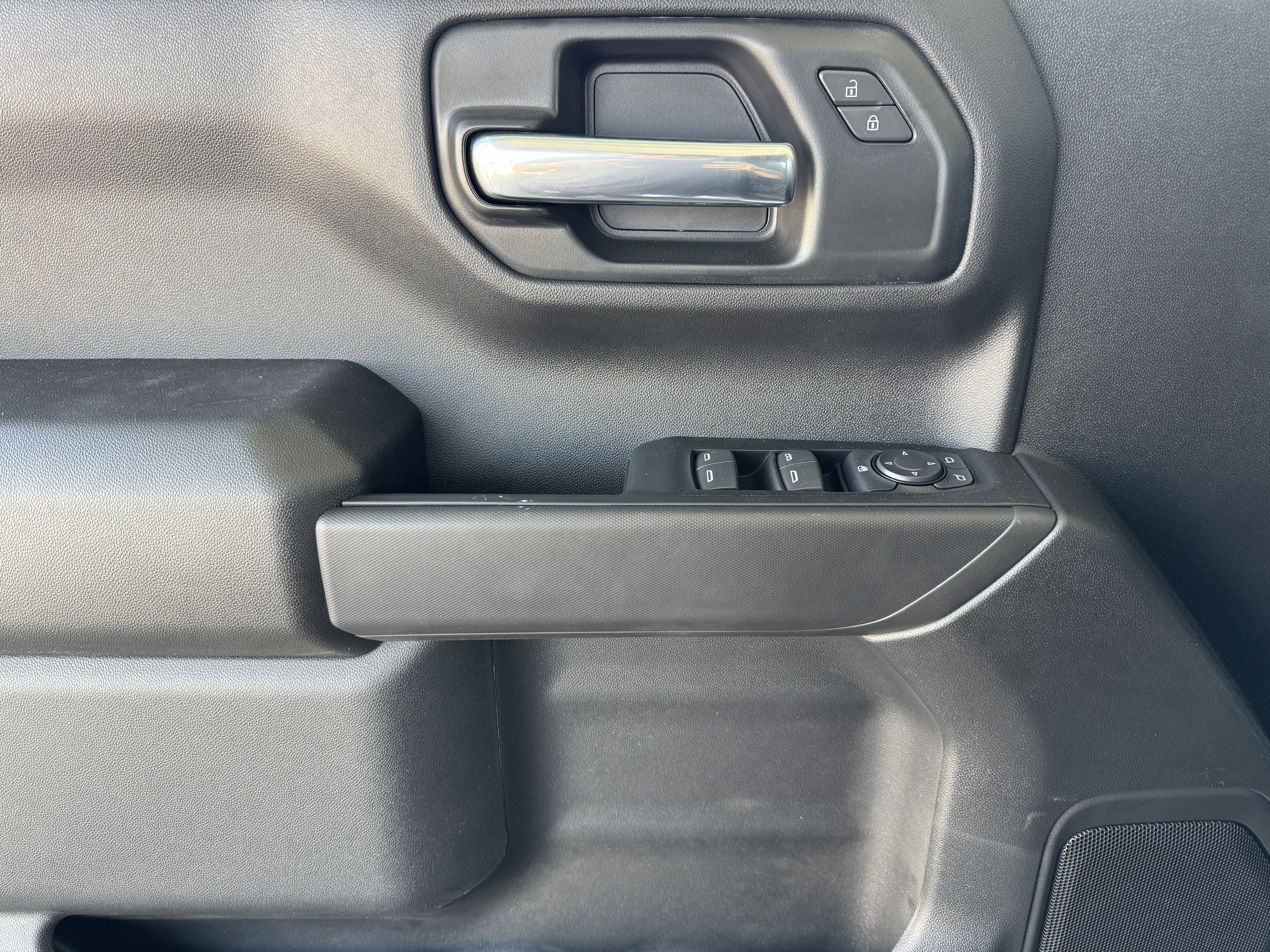 2025 Chevrolet Silverado 1500 Custom Trail Boss - Photo 9