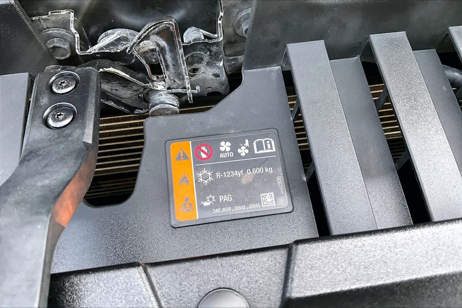 Used 2020 ONYX BLACK GMC SLT image 33
