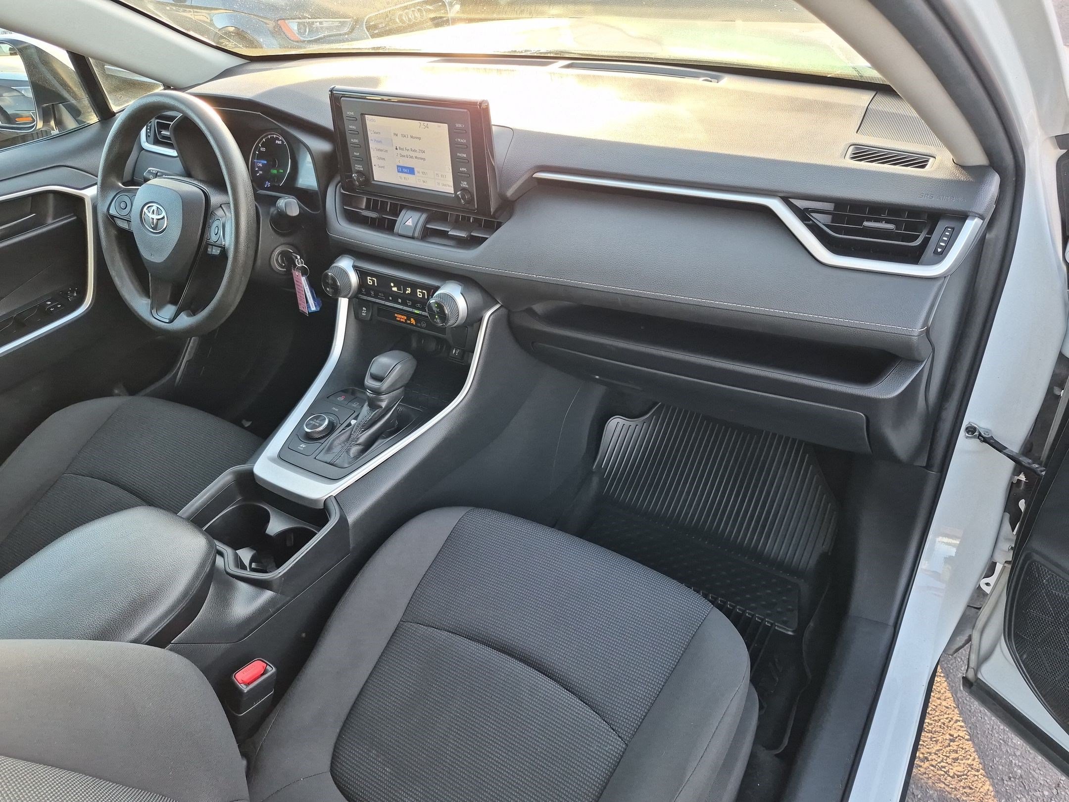 Used 2019 Super White Toyota Hybrid LE image 30