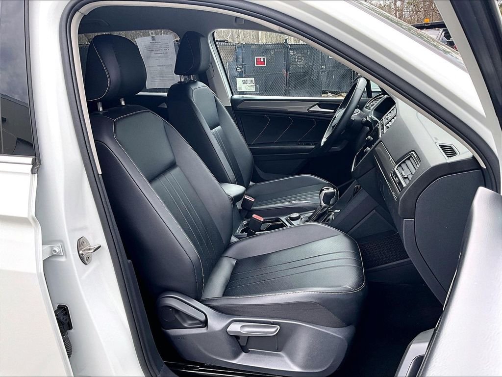 Used 2024 White Volkswagen 2.0T SE image 7