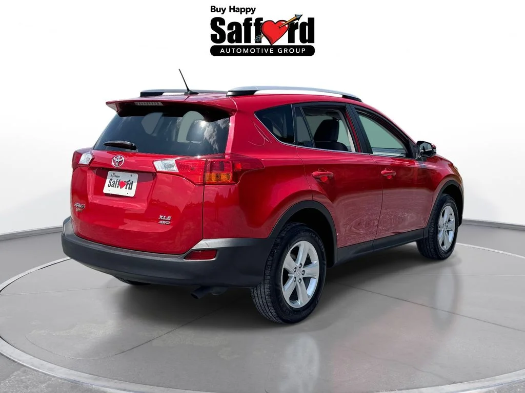 Used 2014 Red Toyota XLE image 9