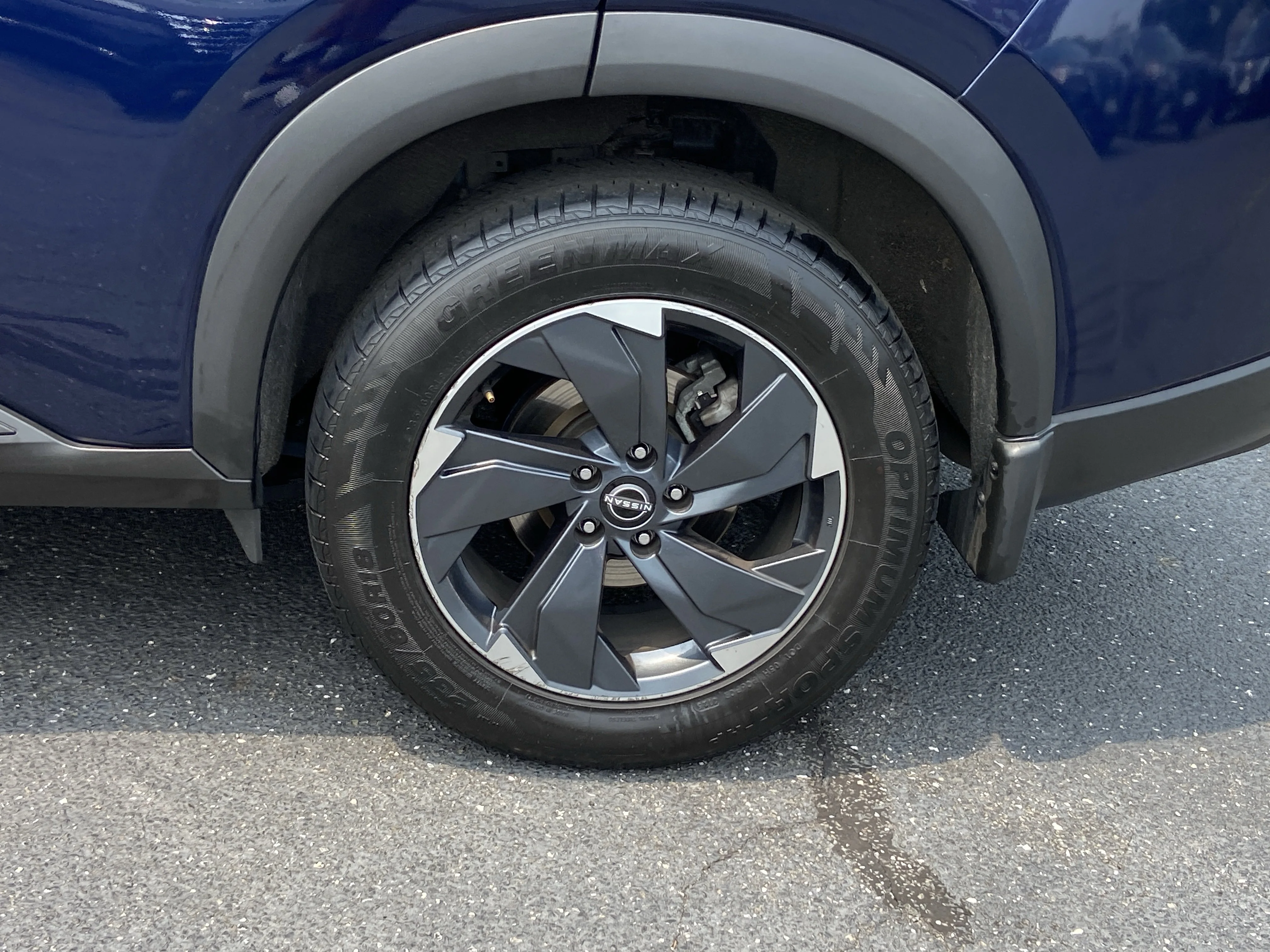 2024 Nissan Rogue SV - Photo 11