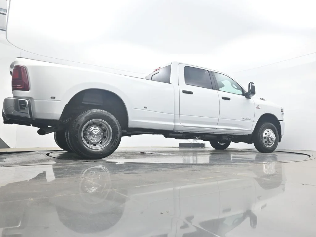 New 2026 Bright White Clear-Coat Exterior Paint RAM Big Horn image 37