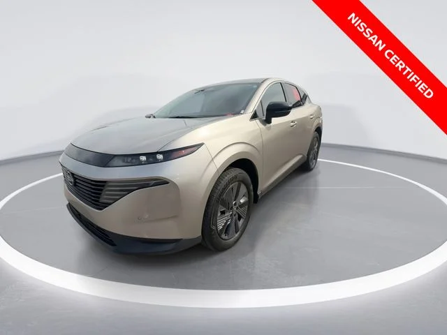Used 2025 Gold Nissan SL image 4