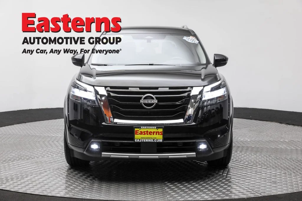 Used 2022 Black Nissan SL image 2