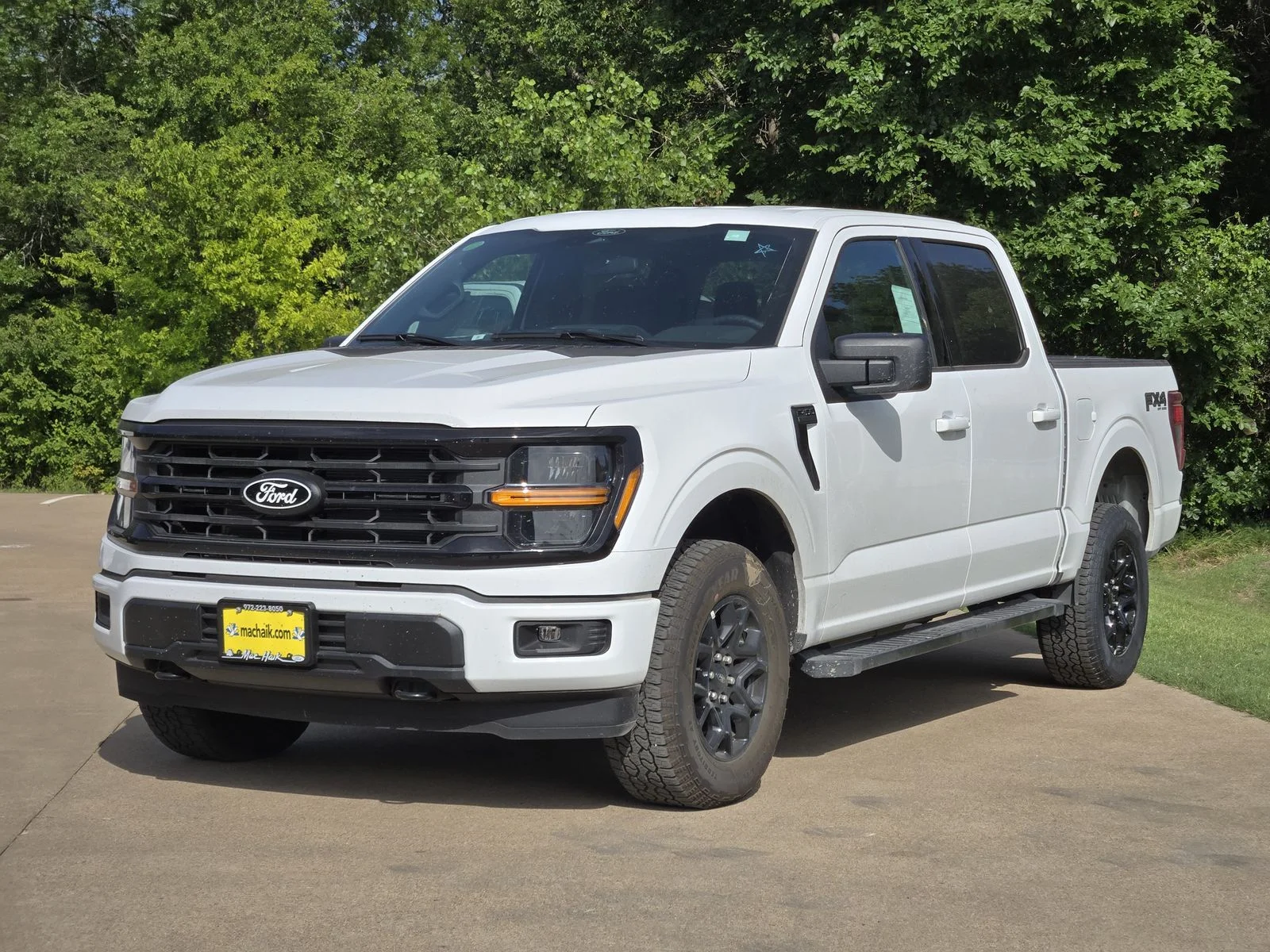 New 2026 Oxford White Ford XLT image 2