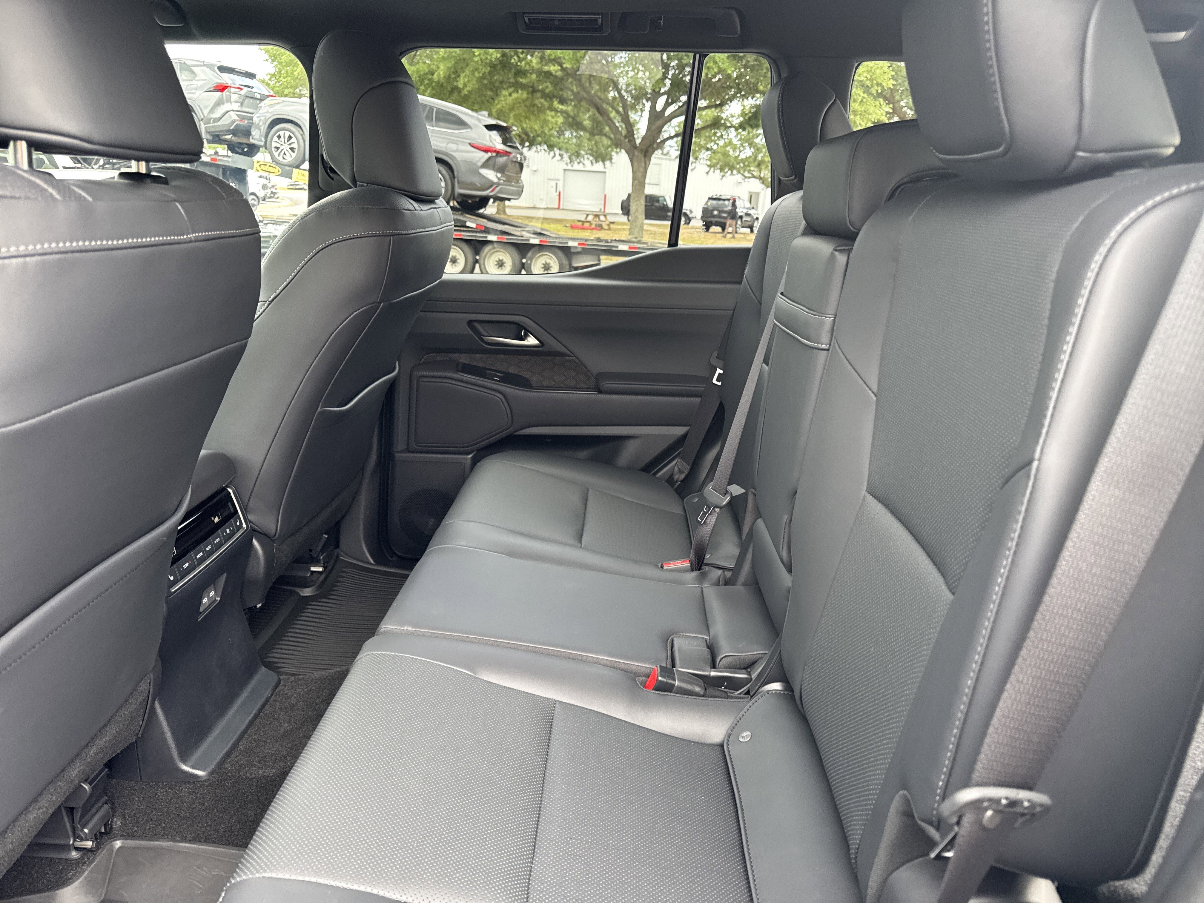 Used 2025 Incognito Lexus 550 Premium+ image 23