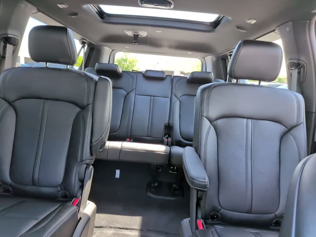 New 2026 Bright White Clear-Coat Exterior Paint Jeep Limited Reserve image 25