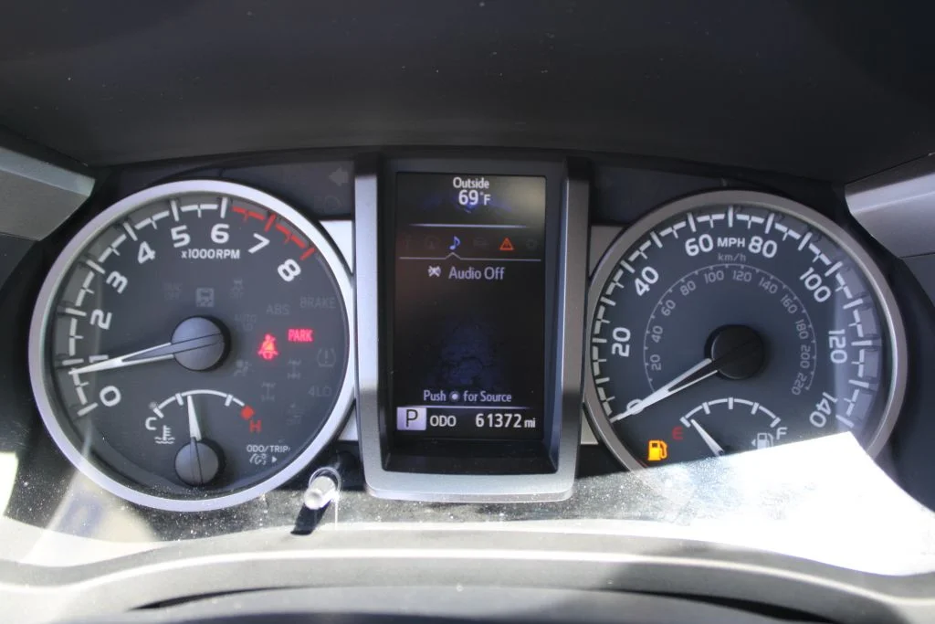 Used 2022 White Toyota SR5 image 22