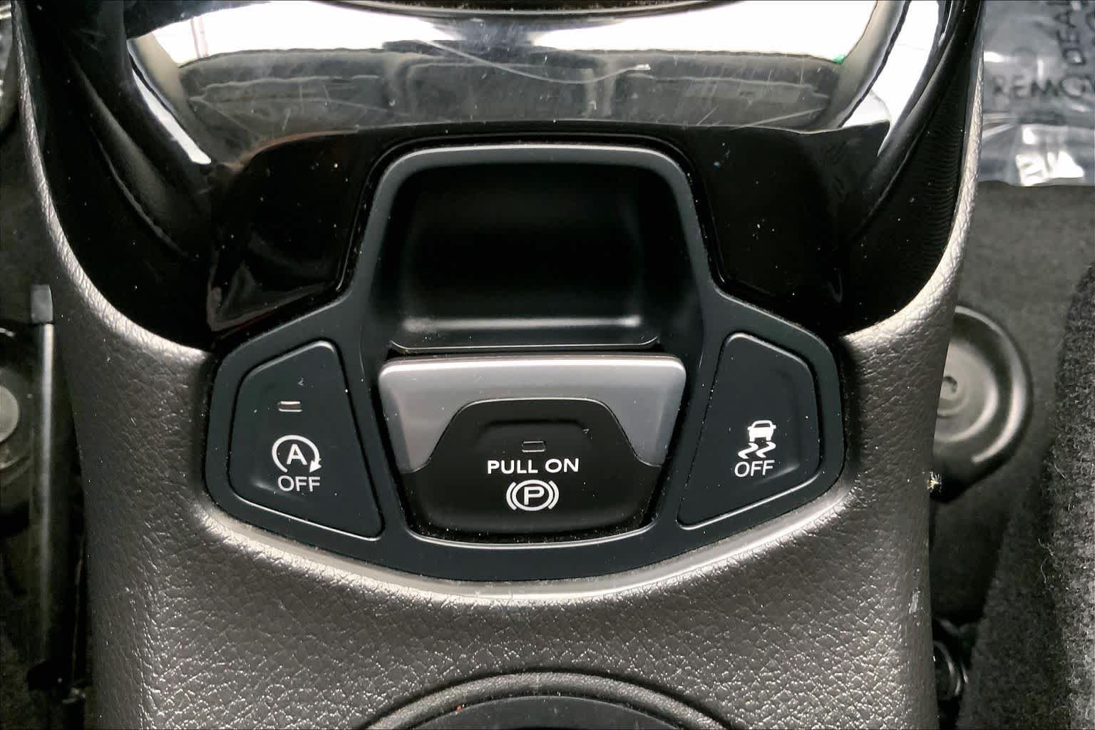 Used 2019 Granite Crystal Metallic Clearcoat Jeep Altitude image 36
