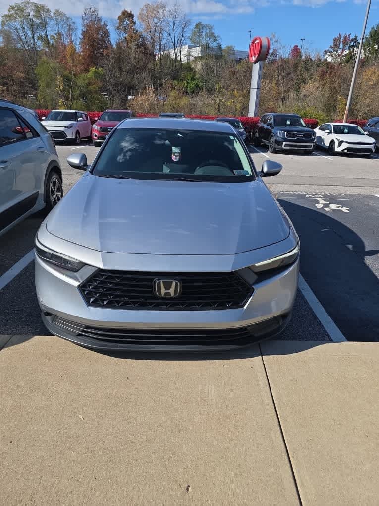 Used 2023 Lunar Silver Metallic Honda LX image 2