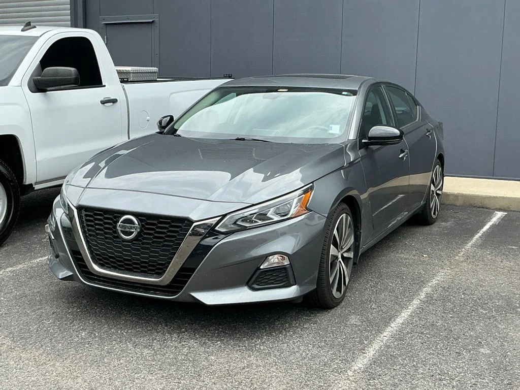 Used 2020 Gun Metallic Nissan 2.5 SR image 2
