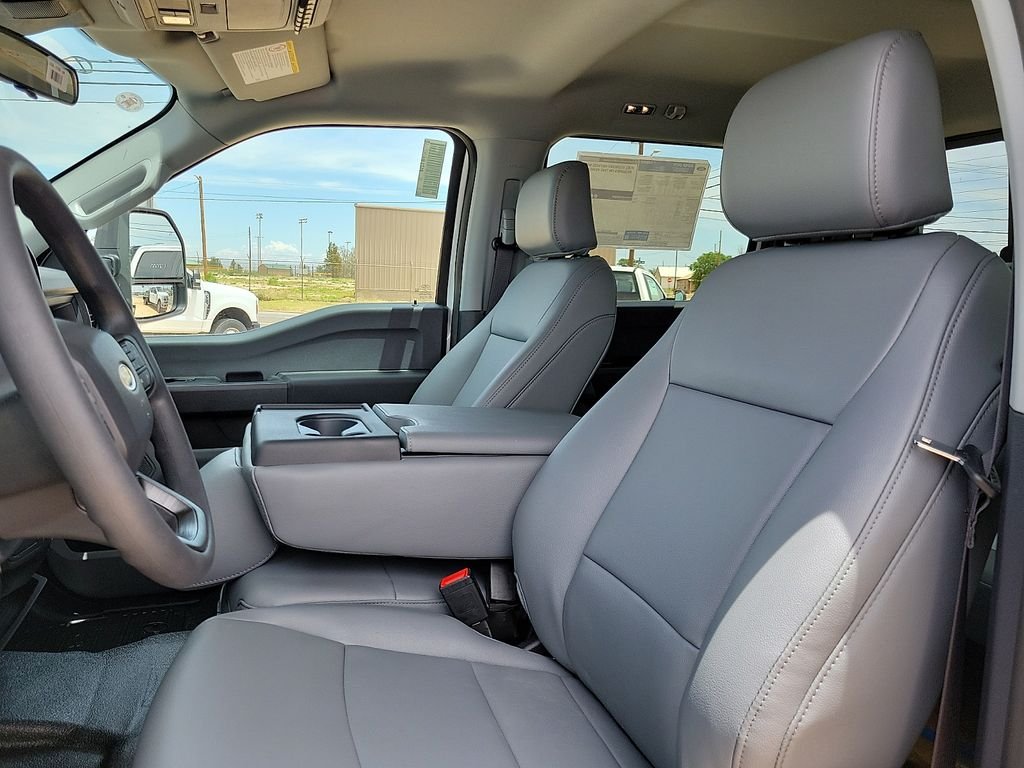New 2026 Oxford White Ford F-350® XL image 19