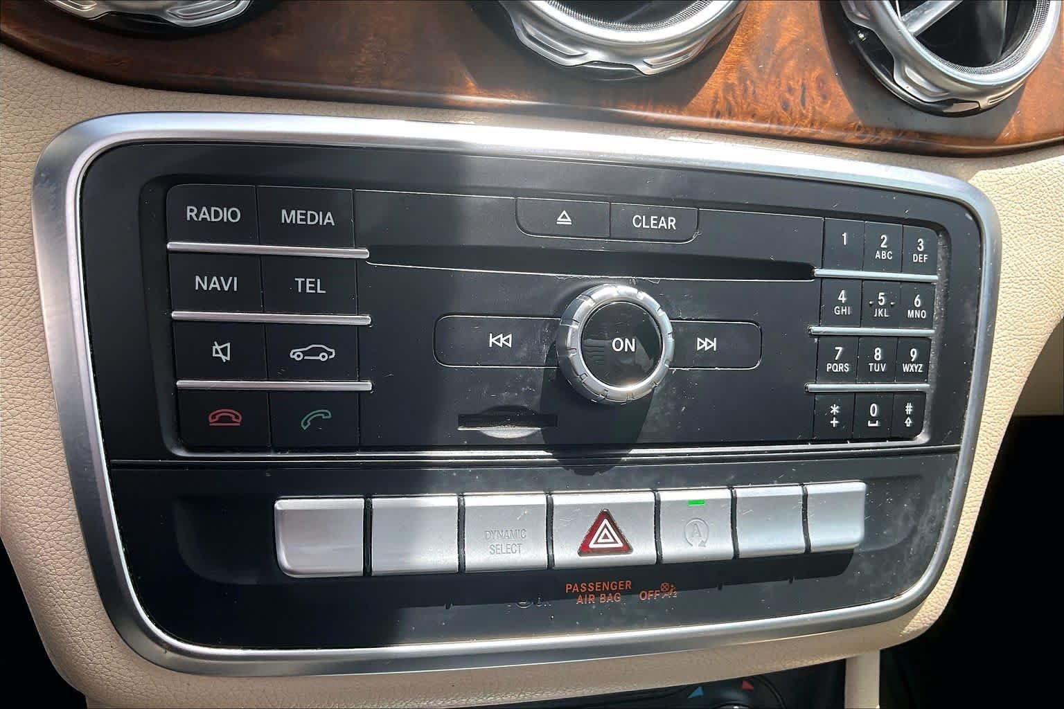 Used 2019 Polar White Mercedes-Benz GLA 250 image 33