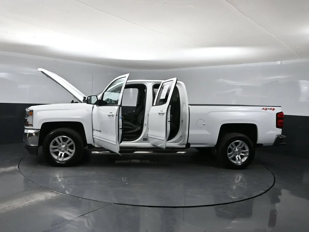 Used 2019 Summit White Chevrolet LT image 41