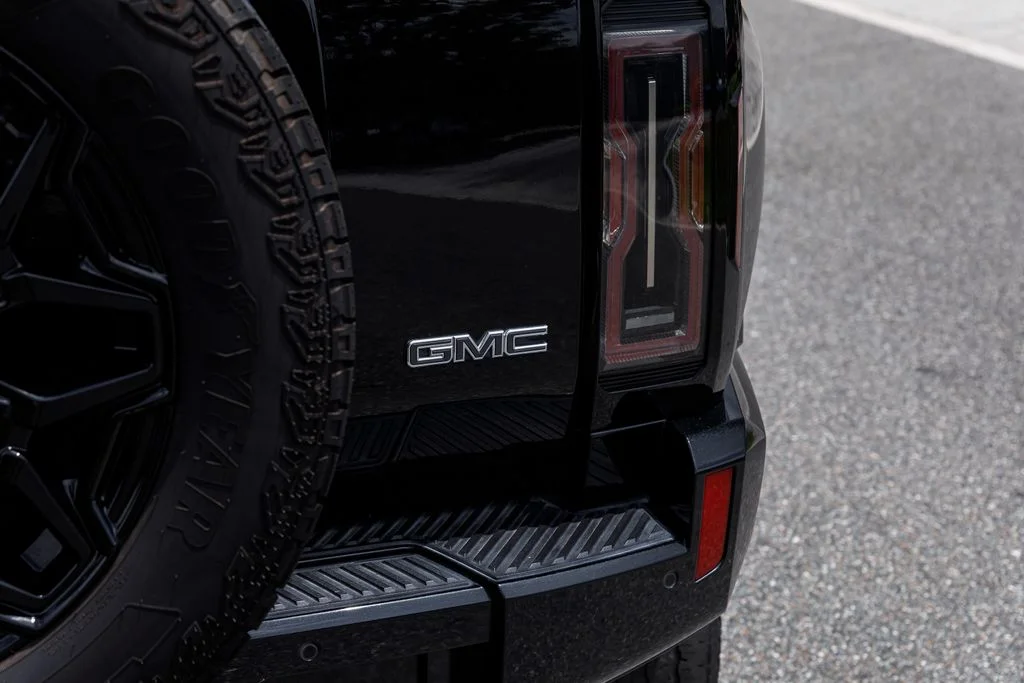 Used 2025 Black GMC 2X image 45