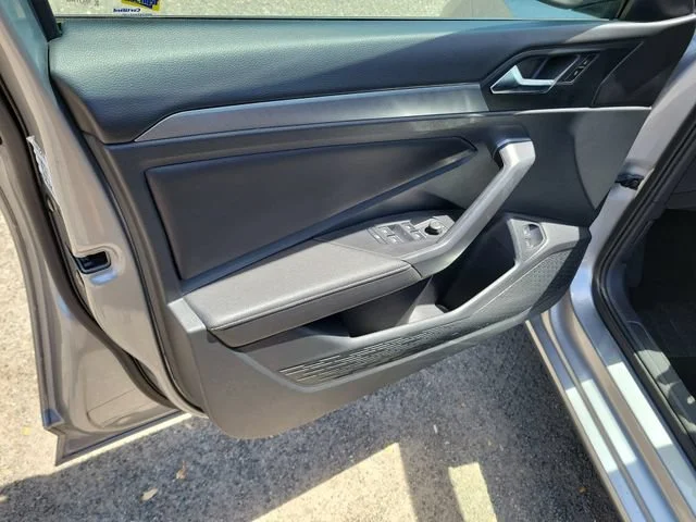 2024 Volkswagen Jetta SE - Photo 18