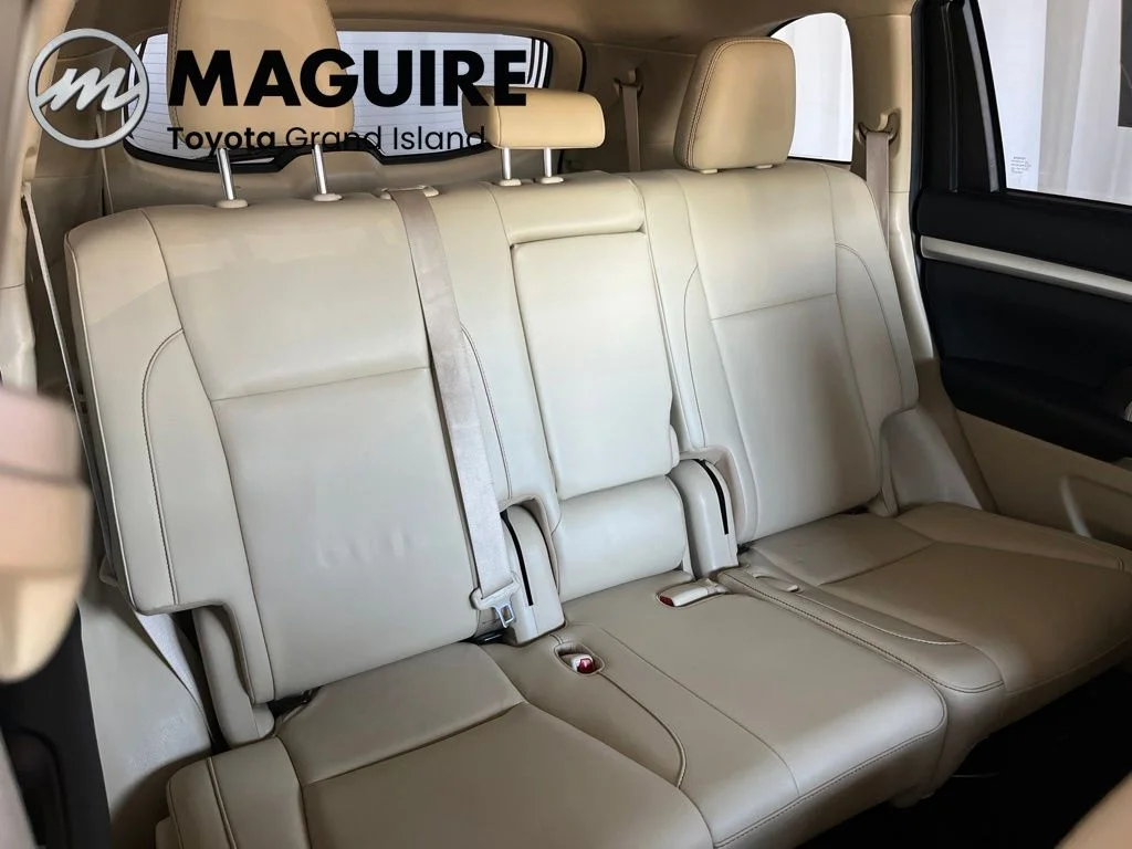 Used 2019 Red Toyota XLE image 35