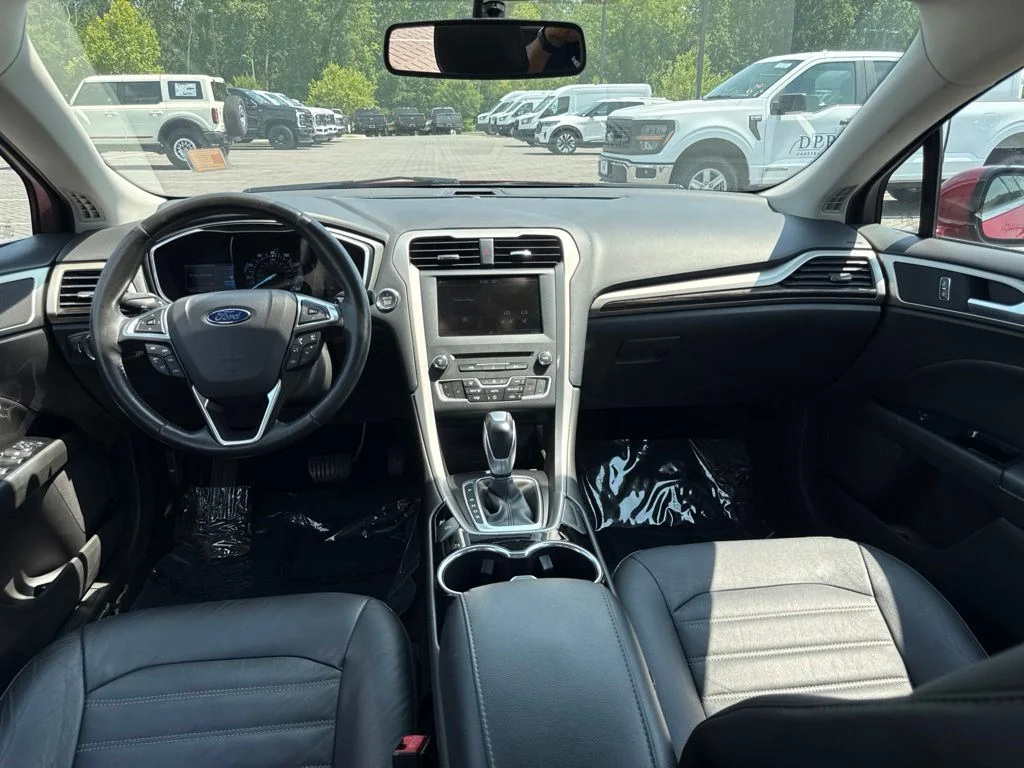 Used 2016 Red Ford SE image 13