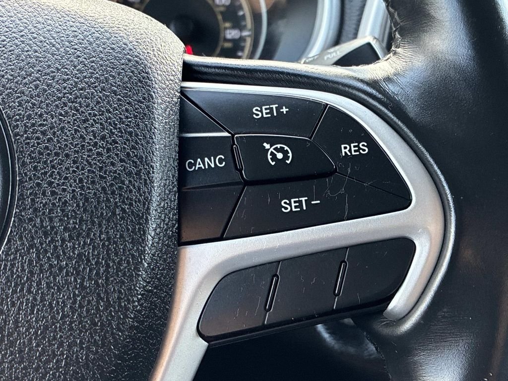 Used 2014 Silver Jeep Latitude image 26