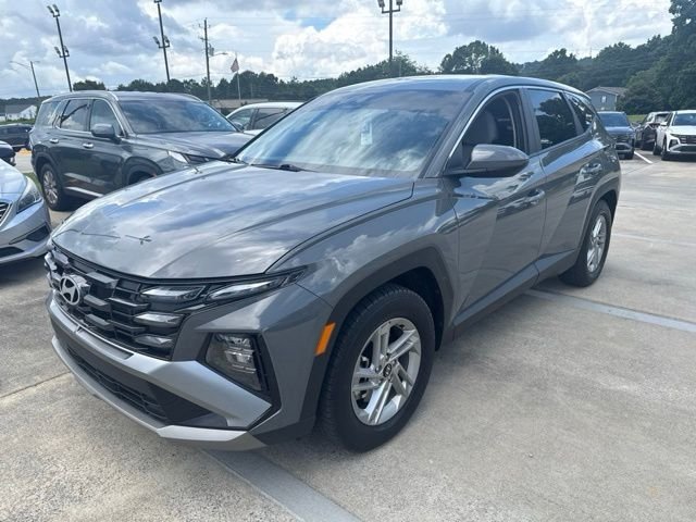 Used 2025 Gray Hyundai SE image 3