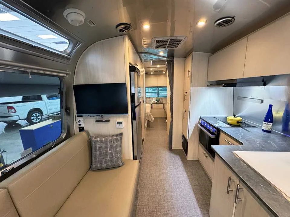 Used 2025 SILVER AIRSTREAM  image 17