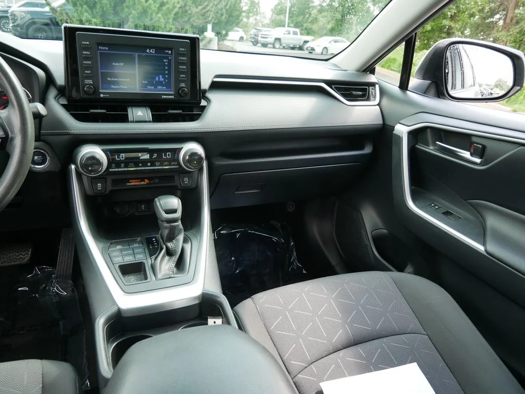 Used 2020 Silver Toyota XLE image 14