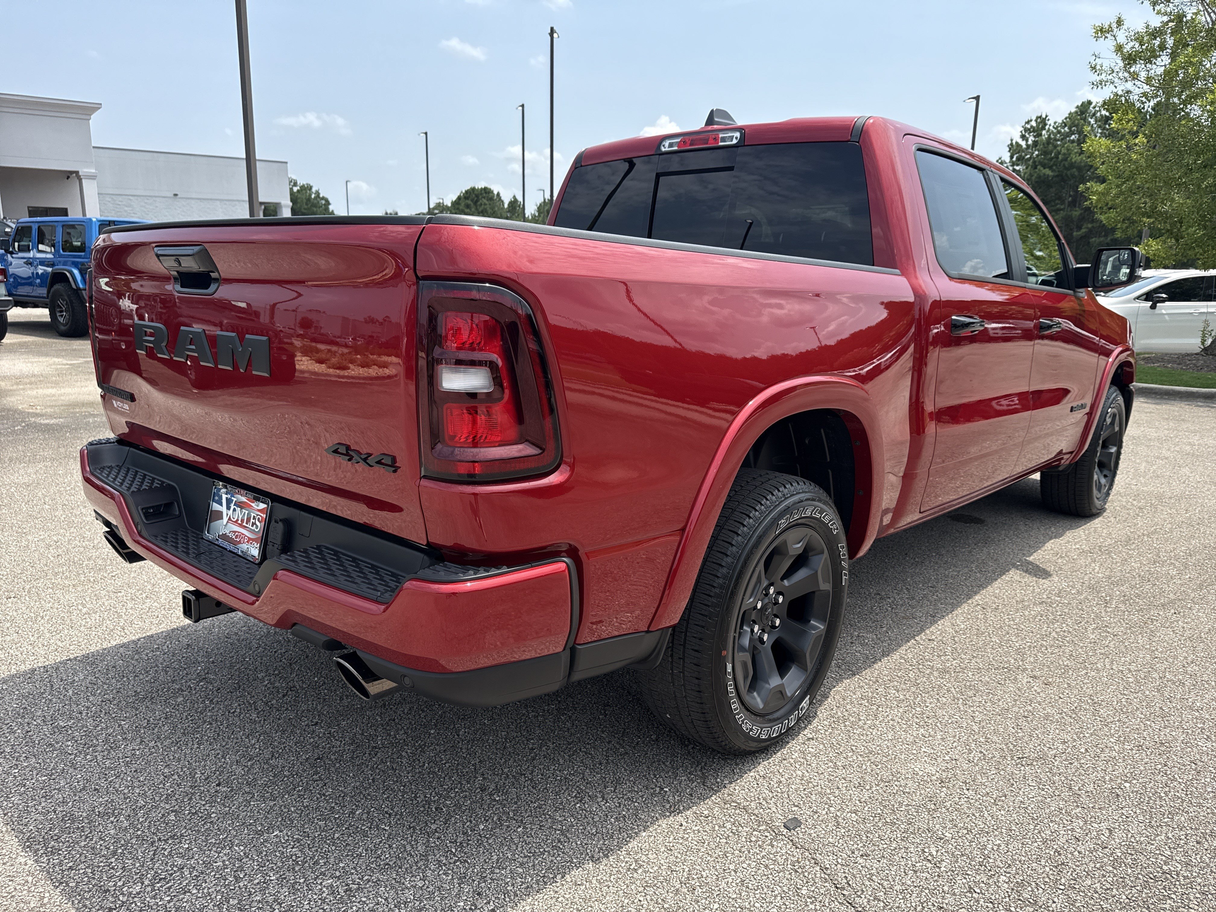 New 2026 Molten Red Pearl-Coat Exterior Paint RAM Big Horn/Lone Star image 7