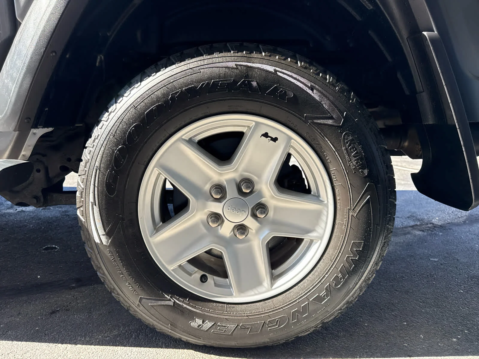 Used 2020 Billet Silver Metallic Clearcoat Jeep Sport S image 12