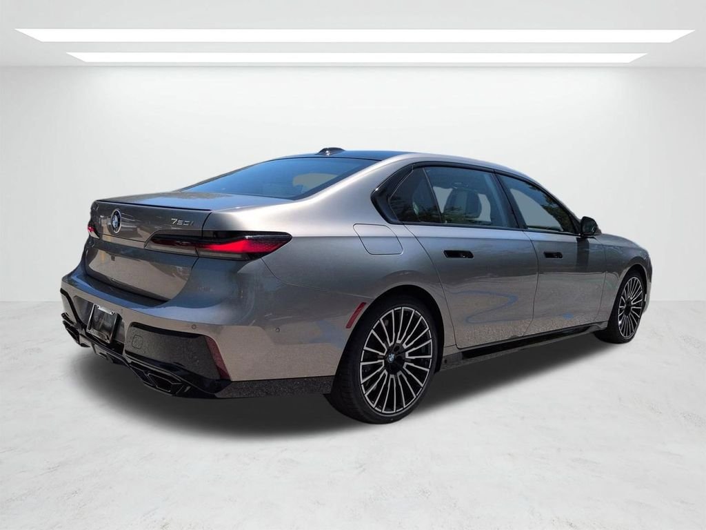 New 2026 Oxide Grey Metallic BMW 760i xDrive image 4
